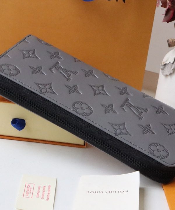 01f895fb27c04a53b591ccd01b1de3e3-1