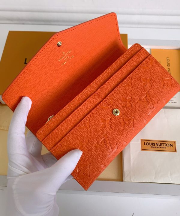 04eb4e7e0373444493f958fb81edde15-1