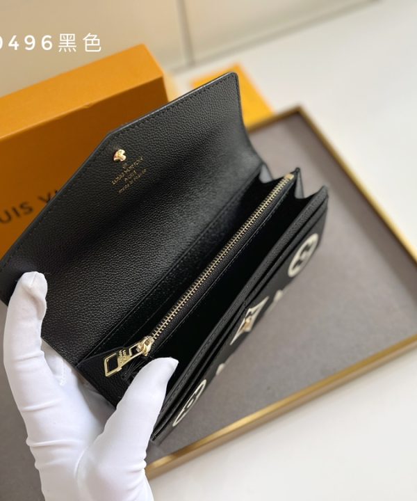 114679b1b84d4de98282d77e58061a5a-1