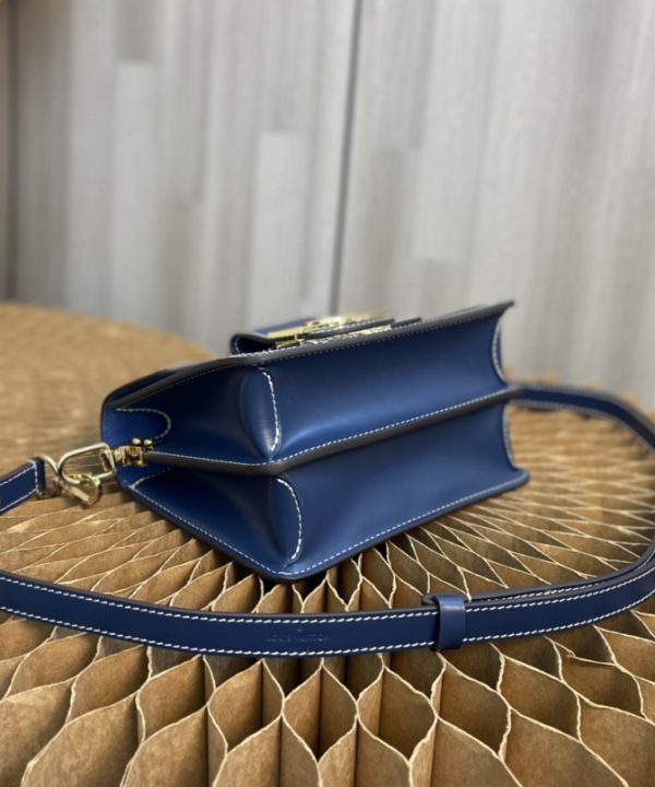 11ac718b2d534597892059f2a64e8d01 11ac718b2d534597892059f2a64e8d01