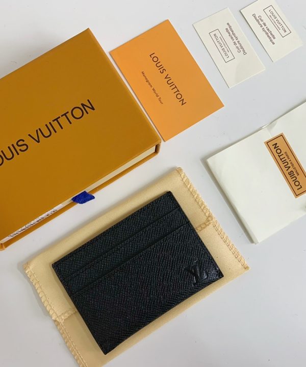 15ef7ad60e2a4a64876fb1668376570d-1