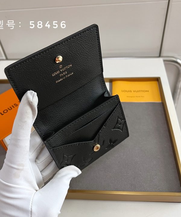 19466ba1631a40dab6b385e84664a557-1