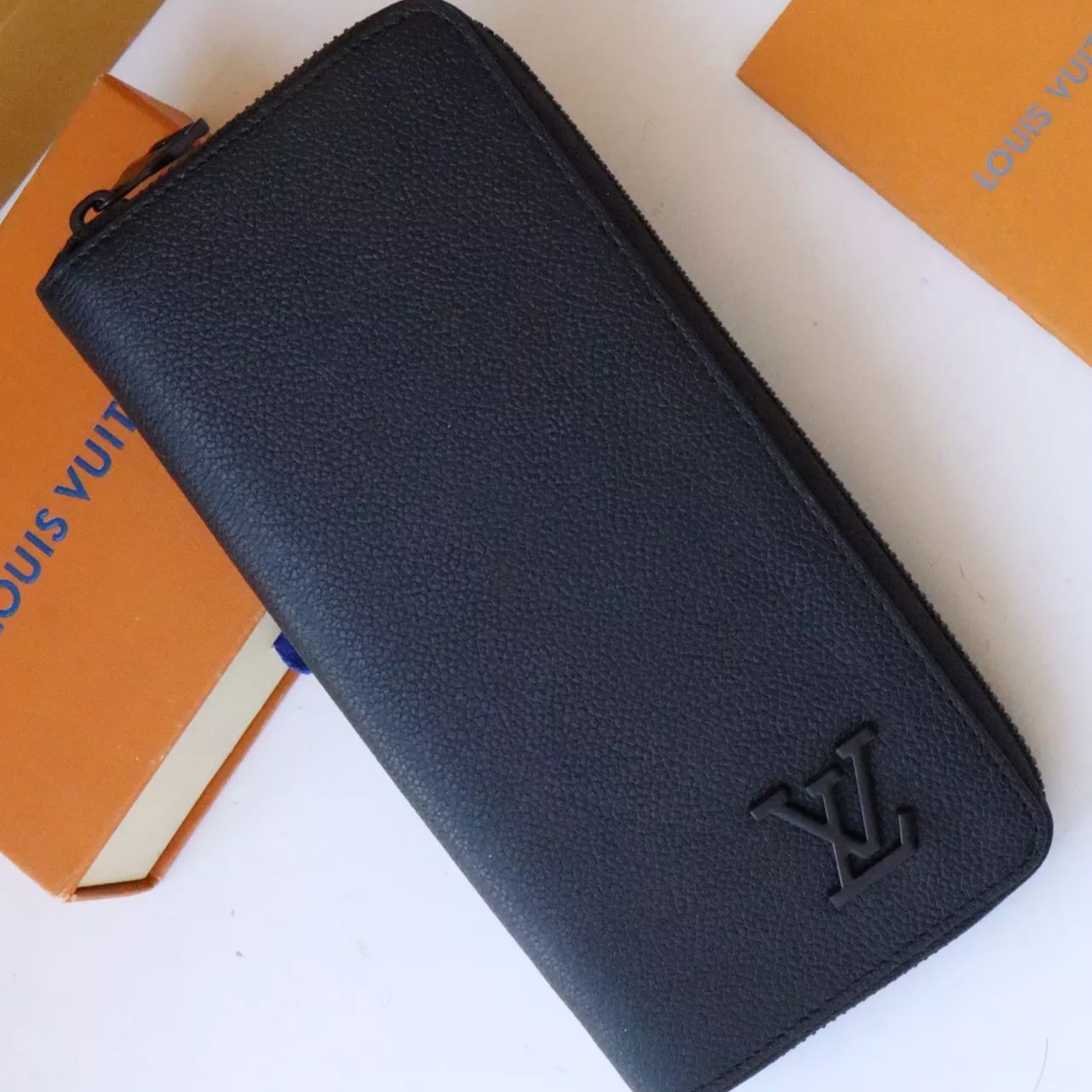 【Louis Vuitton 財布】LV Initials  20x 10x 2cm