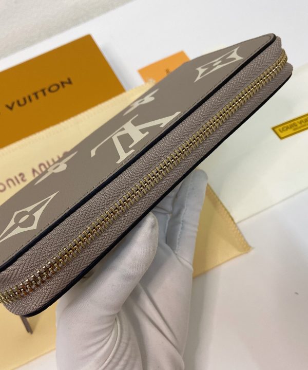 2f24ac8be50f46a0b4b461155c0d902e-1