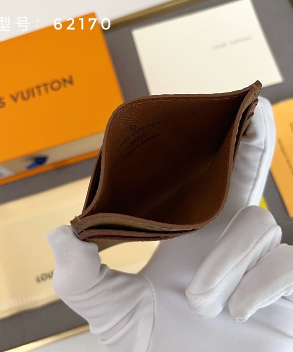 2f6574dabac24e69b6671fabadd6d7dd-1