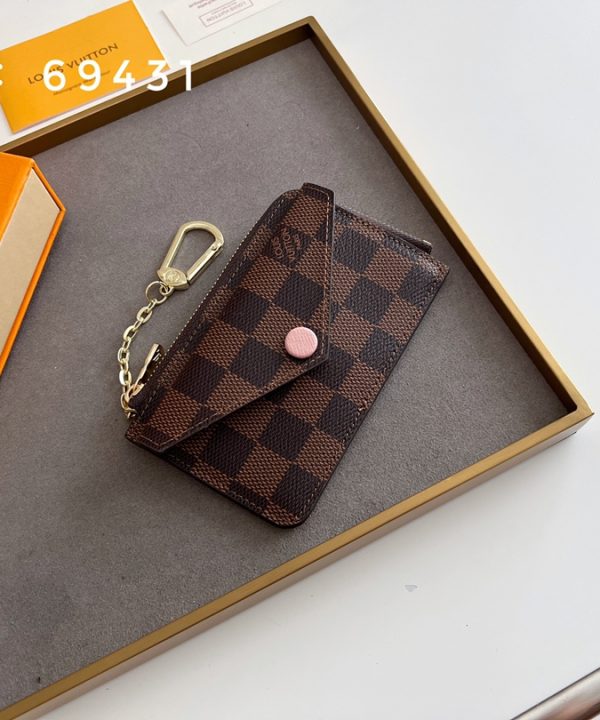 3765e3f6aade4a75a14f5fdd872dafef-1