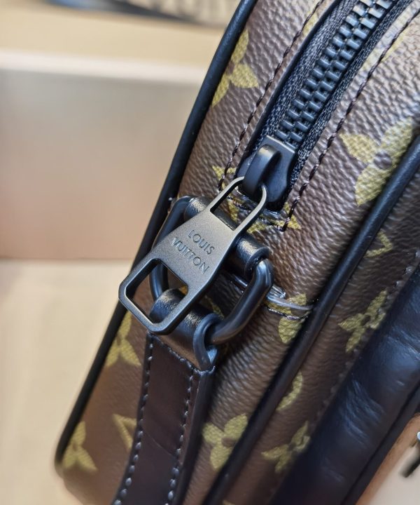 37ec06c0798e4eef91730c455a71e722-1