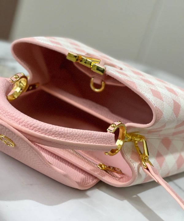 3a1d16af8f1c44e3924296460170b591-1