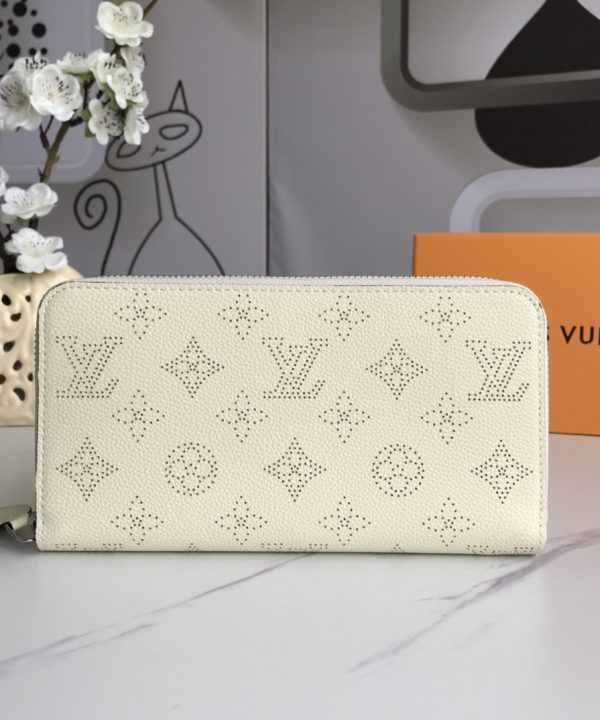 4b320461206d4adfba3de837adc95214-1