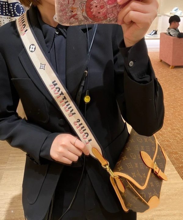 4d5ac8840fe549ce86644dcde6a62aab-1