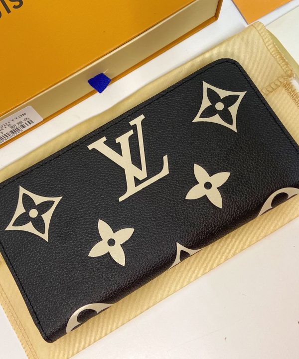 4e7173903cc54c99abd692689c8ef82c-1