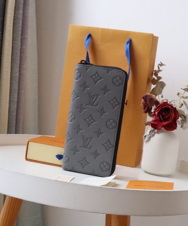 4f1f58885cff4a70b18f9d77e0840124-1