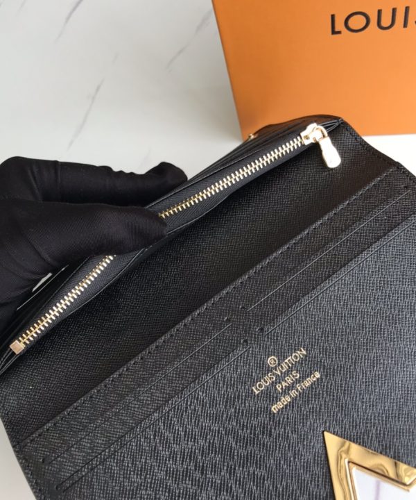 524dd8aa6520489b9eb8cccccaaf3341-1