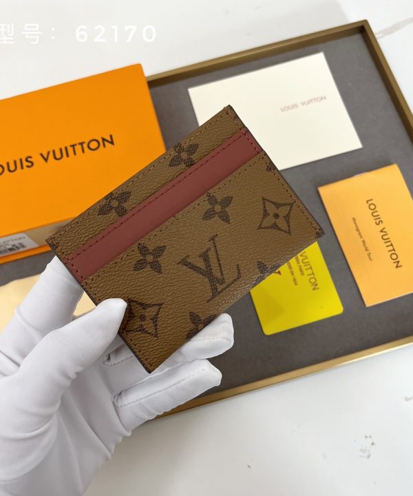 52b353dac151415d913f7b599ec7abcd-1