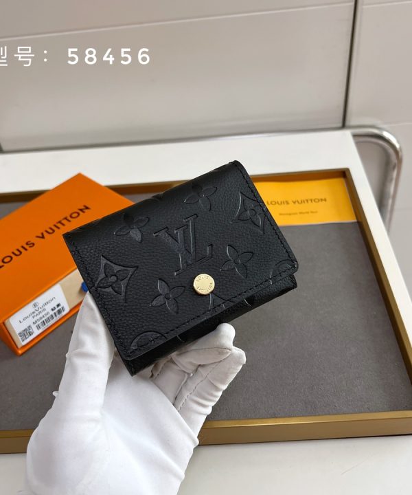 5eb8cf5d98064a22bf34fdea63d35e64-1