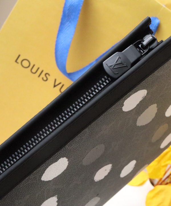 645c1fd2866c4434811d985d40fde9d4-1