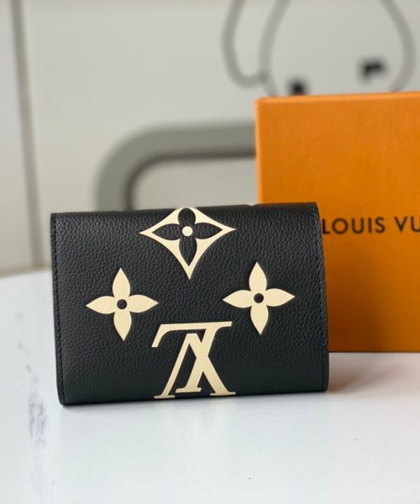 6cb56bec6c5a4533848f880eba6162cd-1