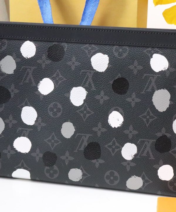 7ac9940f1ff34967814479f13aa22638-1