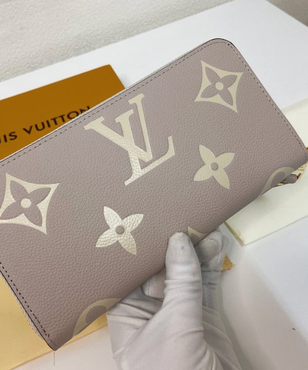 7b8e617c1c164555a16bac01304a5aa2-1