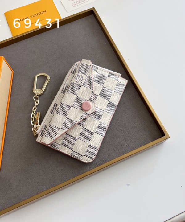 868421d5cec44418b4af3fea50a9f69c-1