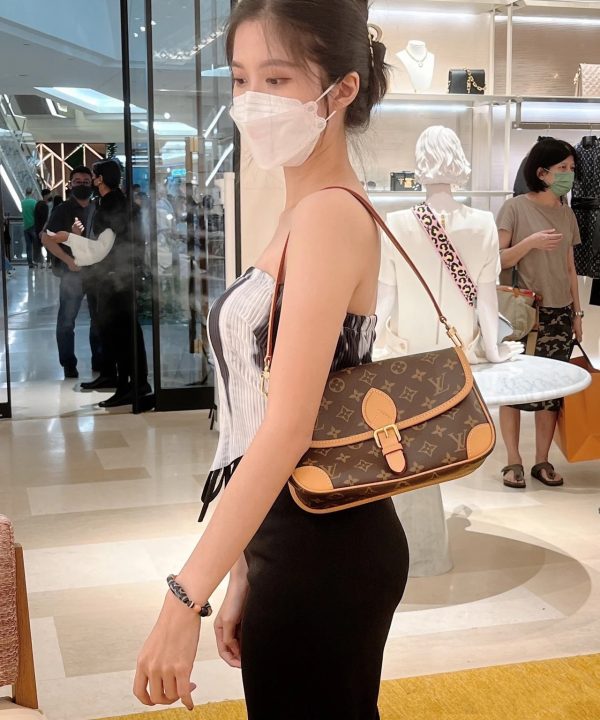 8875e969d8a9414490f02cb9272017cc-1