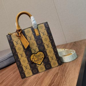 海外発送(10-15日にお届け)【LOUIS VUITTON レディース  バッグ】Sac Plat  -26 x 28.5 x 6 cm