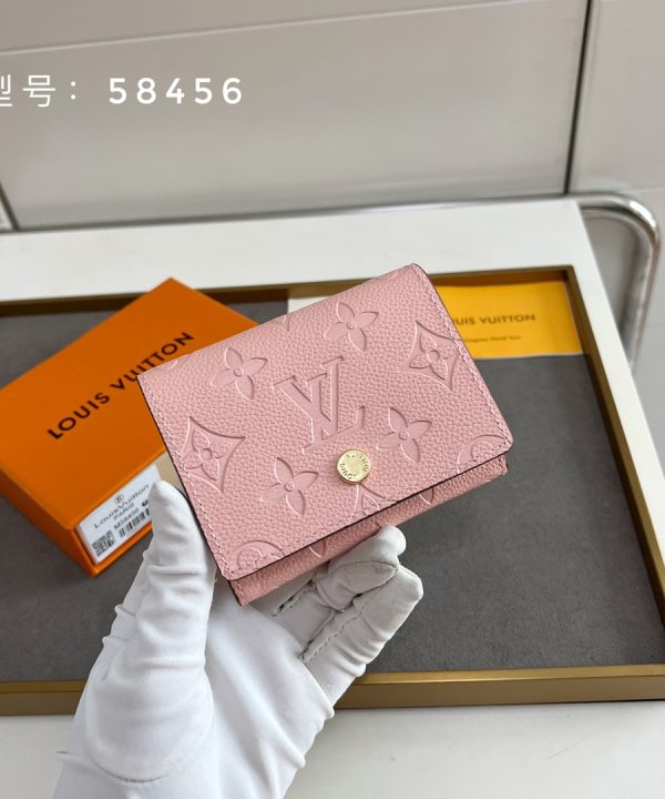 8e9e91e2bc3643d7965f245a801b9baa-1