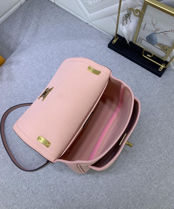 916a58f7d7be4b6a81b5b9c5a14074dd-1