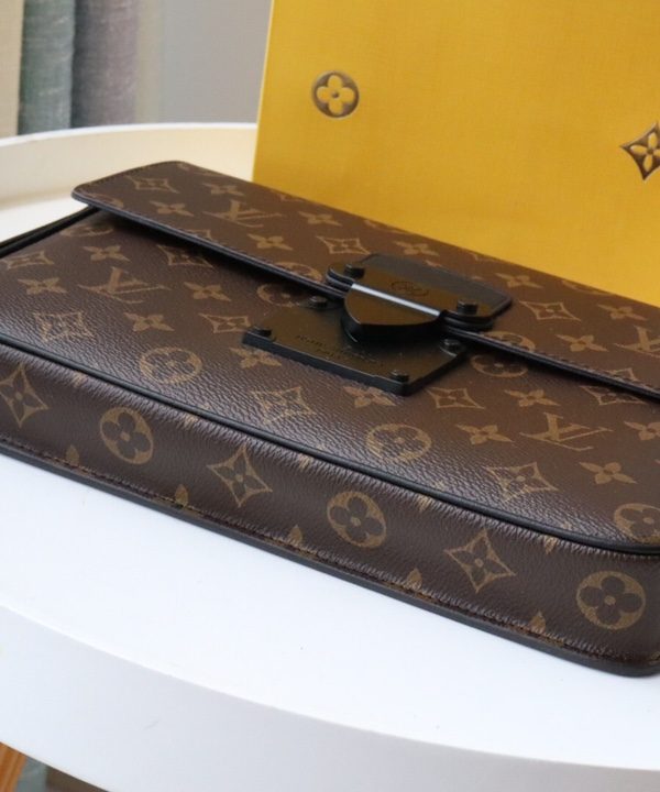 951e053eab014fb1bd8cf8d7a388c663-1