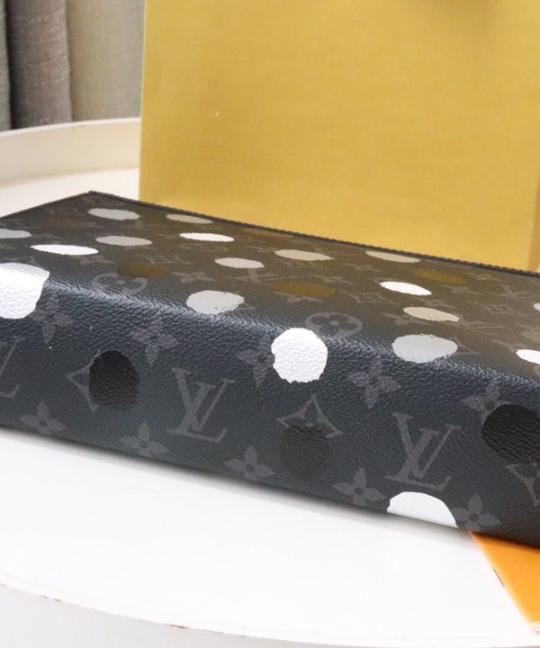 98e22e3a7a5141dda77b79f0efa0cebd-1