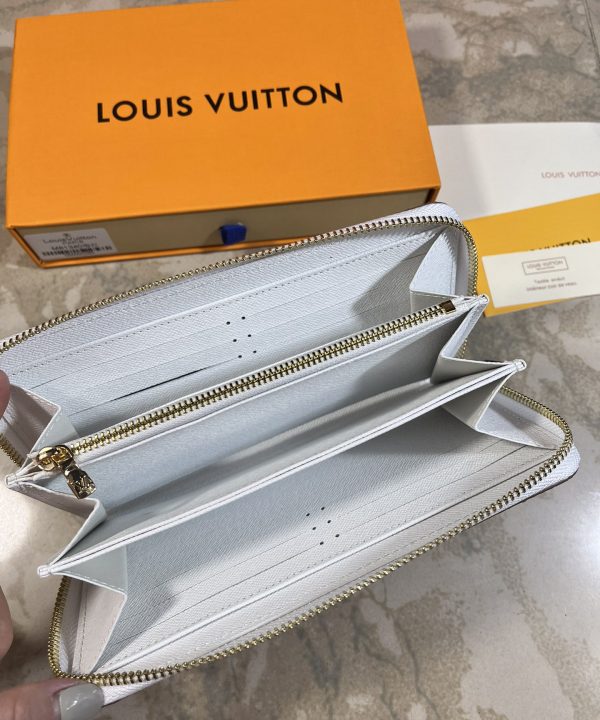 9f2ce99e7f5541c2ad99d76e0d9fdb90-1