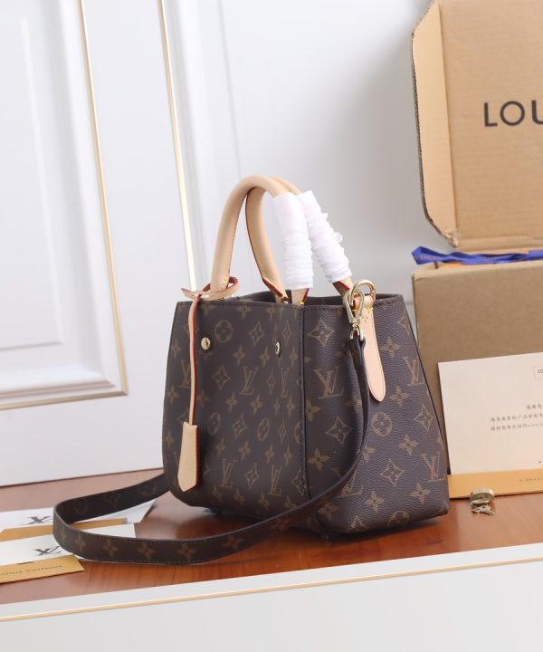 ac389075e91f4b82abd8f2c43f664036-1