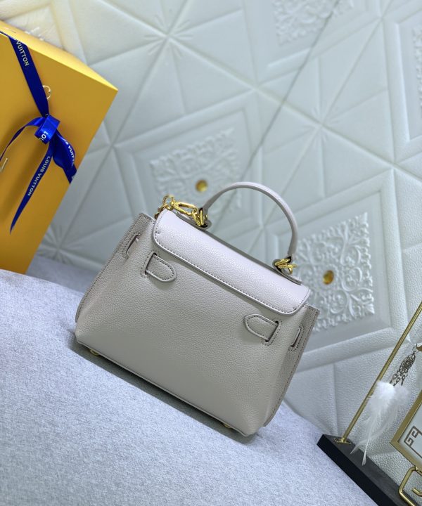 ae44ba0835ec4896b8d67e428f632e70-1