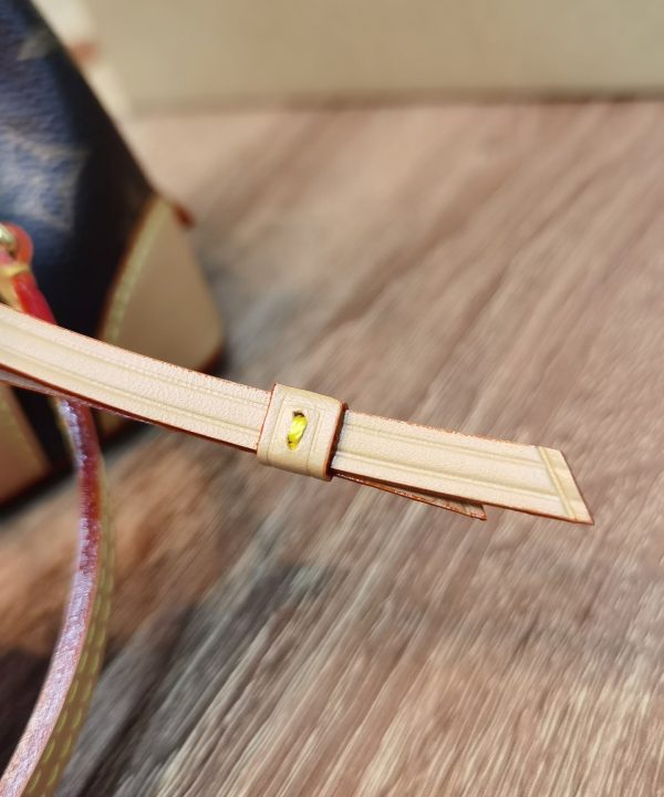 b32d3c4170ee413e969fc54957f2f490-1