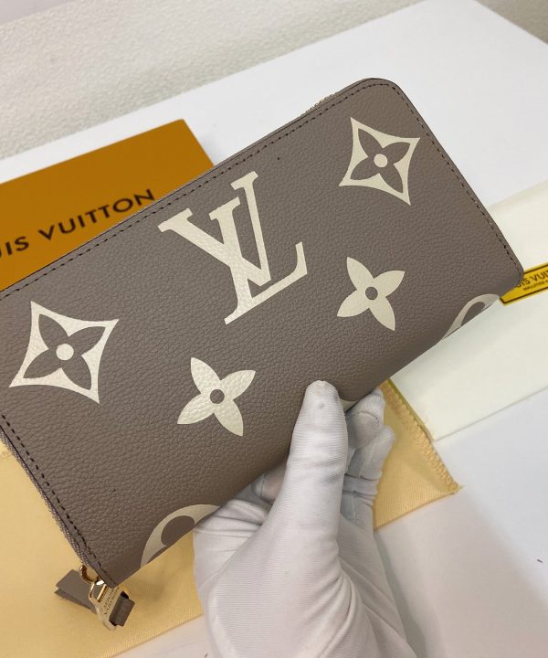 b729e7dc36a1450abad2ff26cf52dc89-1