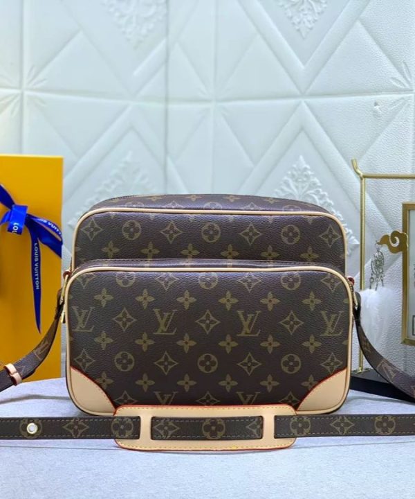 b8a3dc3df5ae4e3d9878637e609e64bd-1