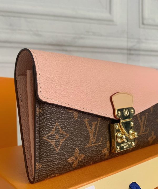 bbb2d2e01aa84114b410239738a370f5-1