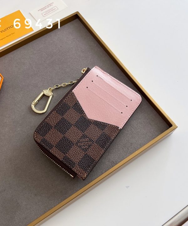 d00005a1647343f5993adde2957d2db1-1