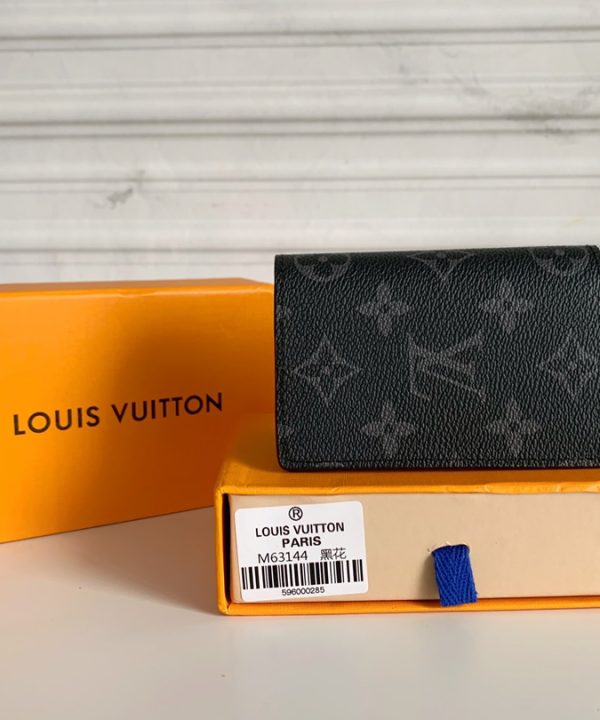 d2c3913f685c4a8a90f9b2c682ed813e-1