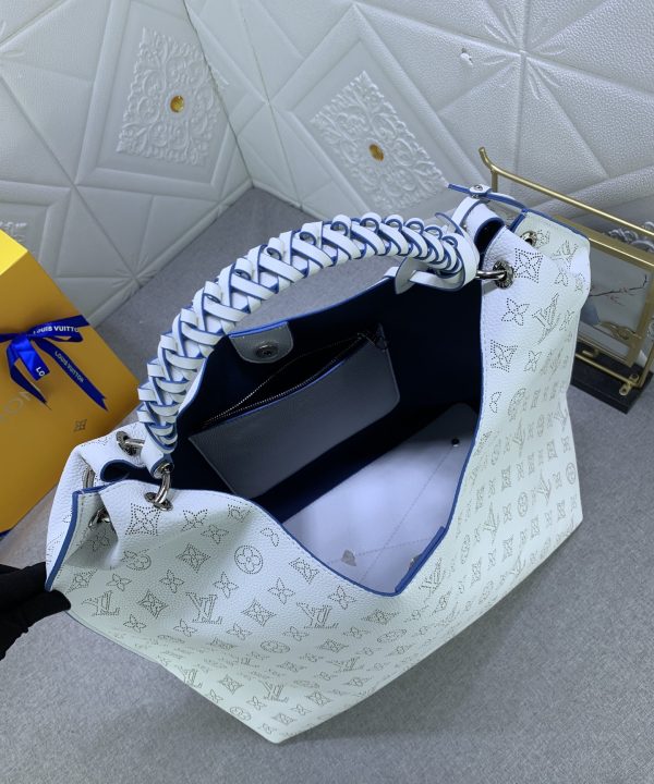 d4cae1dc826148afb216c8cb2f454d98-1