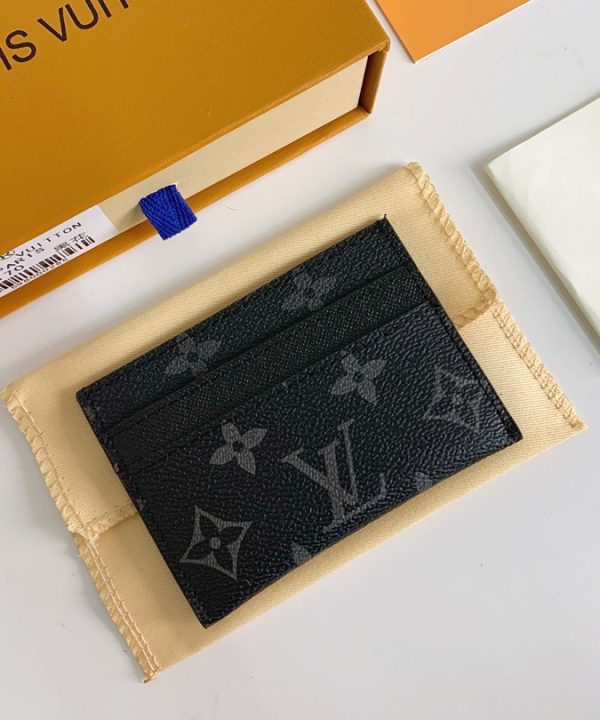 e22d792887ef484b8769d39308ad50f1-1