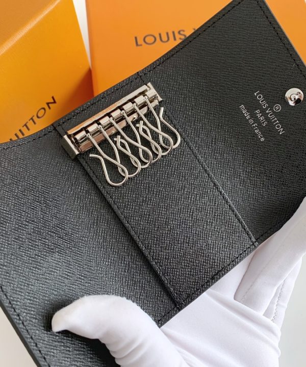 e6d1ab4f9db546439080e103e4de3d61-1