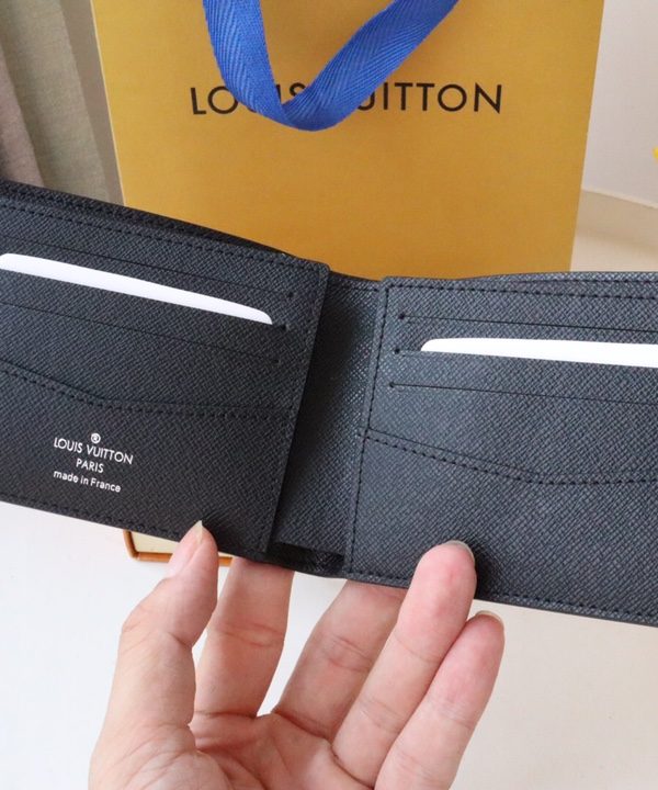 e9f9e958cb464291af019d379e97561b-1