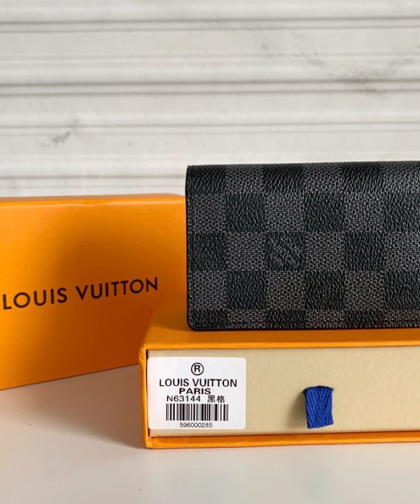 eac348152ded4f4f8ee54824c694aaaf-1