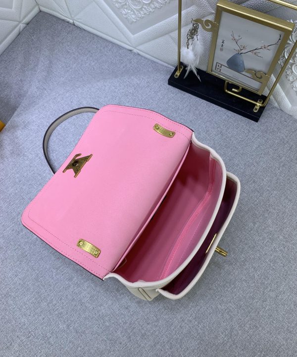 ebee9265b91c433b86af5c970be1d135-1