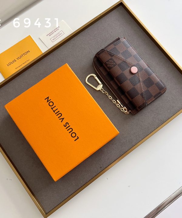 fa1ae2e23deb4c60867e5eb555f09813-1