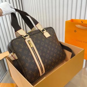 海外発送(10-15日にお届け)【LOUIS VUITTON メンズ バッグ】33x24x8CM