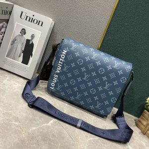 海外発送(10-15日にお届け) LOUIS VUITTON メンズ バッグ 25 x 22 x 7 CM