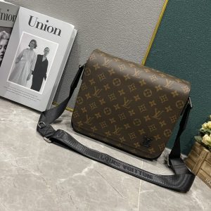 海外発送(10-15日にお届け) LOUIS VUITTON メンズ バッグ 25 x 22 x 7 CM