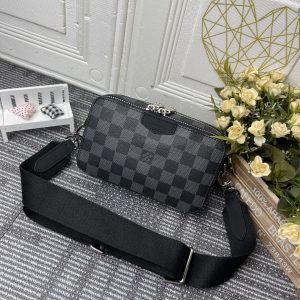 海外発送(10-15日にお届け) LOUIS VUITTON メンズ バッグ 18.5 x 11.0 x 6.5 cm
